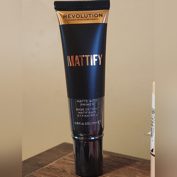 MAKEUP BEAUTY BUNDLE 10pc REVOLUTION - Picture 4 of 10